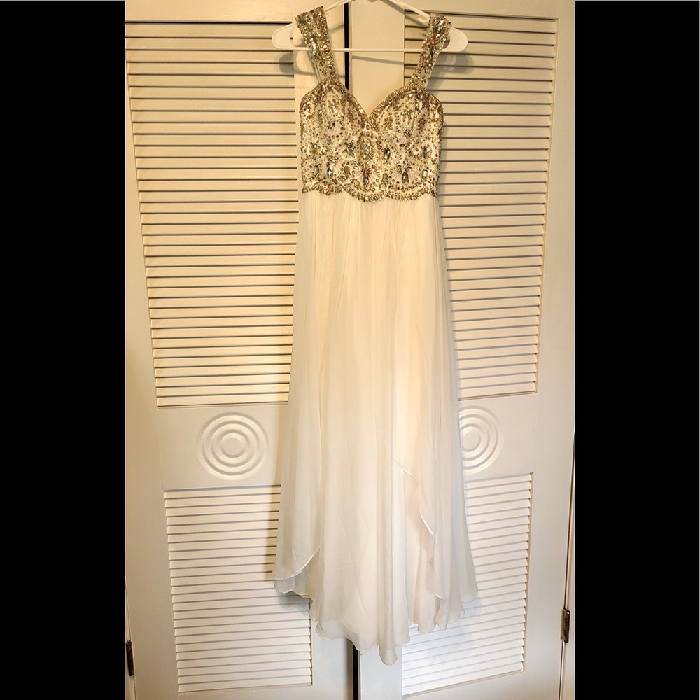 Dave and Johnny long maxi formal dress